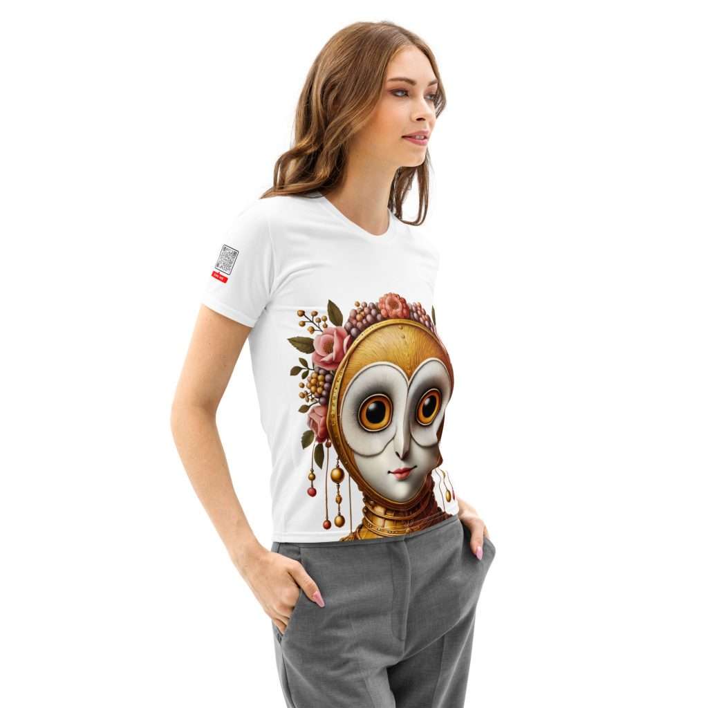 Hybrid Fox Women — camiseta mujer con rostro híbrido humano‑zorro y QR musical