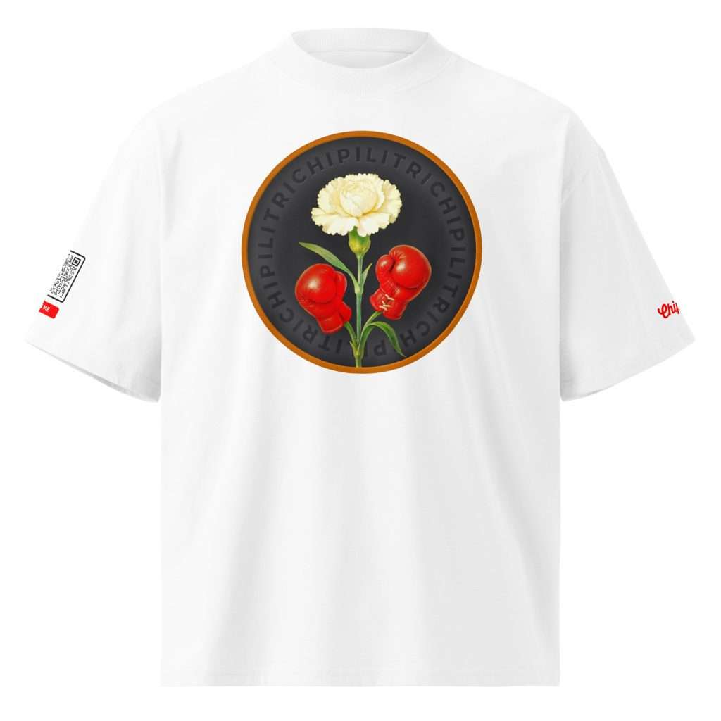 Pureza Indomable — flor luminosa en camiseta oversized orgánica premium con QR musical